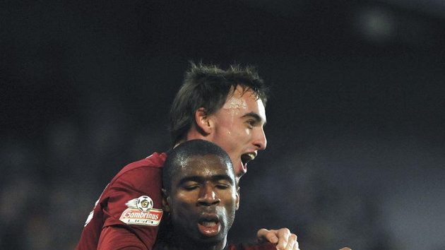 Léonard Kweuke a Martin Zeman doufají, že si gólovou radost užijí i dnes večer v Palermu. Léonard Kweuke a Martin Zeman doufají, že si gólovou radost užijí i dnes večer v Palermu.