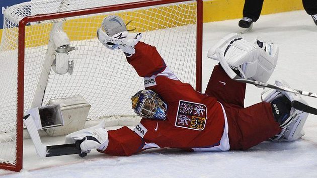 Brankář Ondřej Pavelec si na MS nezachytá. Brankář Ondřej Pavelec si na MS nezachytá.