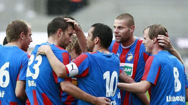 Fotbalisté Plzně se radují z branky Fotbalisté Plzně se radují z branky