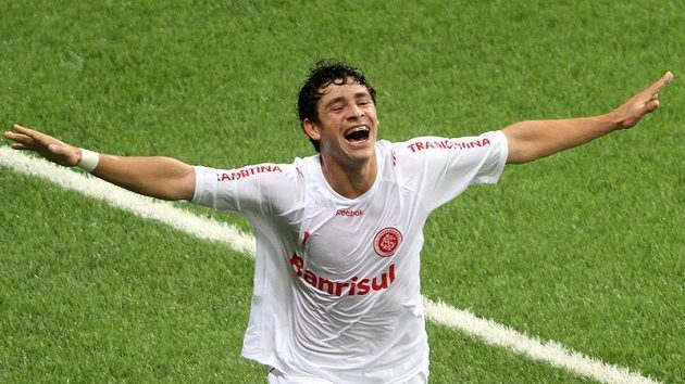 Brazilec Giuliano otočil nádherným gólem skóre. Brazilec Giuliano otočil nádherným gólem skóre.