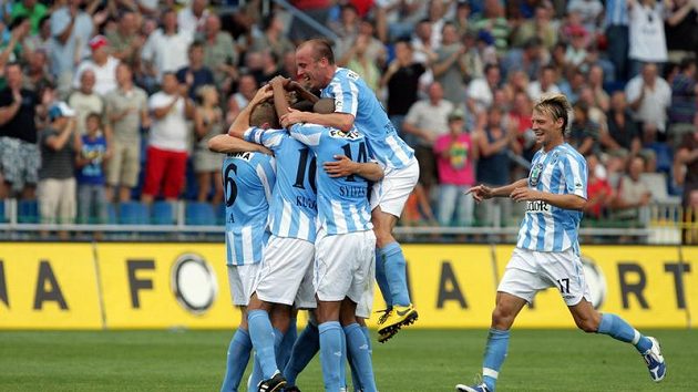 Fotbalisté Mladé Boleslavi se radují z branky. Fotbalisté Mladé Boleslavi se radují z branky.