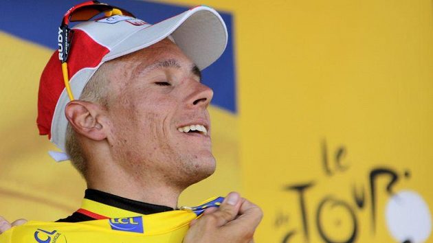 Belgičan Philippe Gilbert se raduje ze žlutého trikotu, který po první etapě Tour de France oblékne. Belgičan Philippe Gilbert se raduje ze žlutého trikotu, který po první etapě Tour de France oblékne.