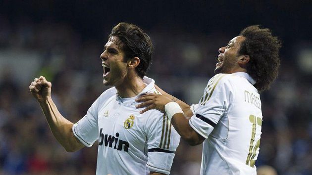 Kaká se raduje po proměněné penaltě. Kaká se raduje po proměněné penaltě.