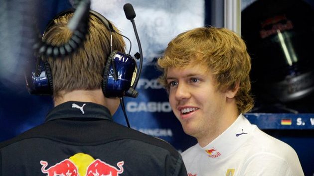 Sebastian Vettel je ve stáji Red Bull maximálně spokojený. Sebastian Vettel je ve stáji Red Bull maximálně spokojený.