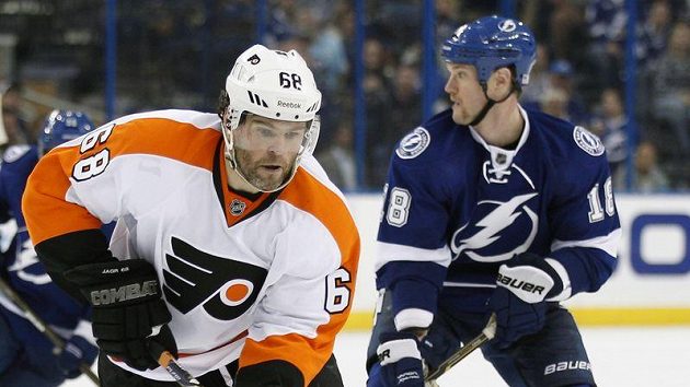 Jaromír Jágr v dresu Philadelphie v utkání proti Tampě Bay Jaromír Jágr v dresu Philadelphie v utkání proti Tampě Bay