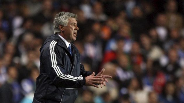 Trenér Chelsea Carlo Ancelotti žádný tlak necítí. Trenér Chelsea Carlo Ancelotti žádný tlak necítí.