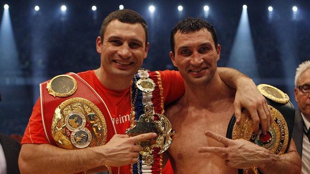 Vladimir Kličko (vpravo) se svým bratrem Vitalijem Vladimir Kličko (vpravo) se svým bratrem Vitalijem