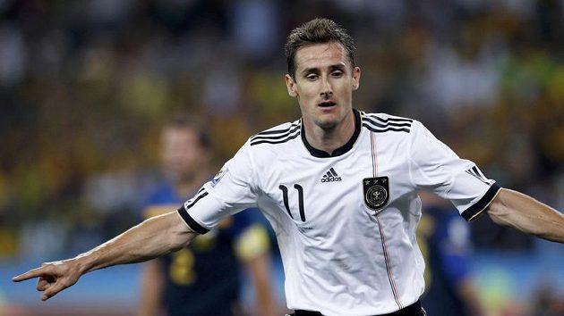 Německý útočník Miroslav Klose se raduje z branky Německý útočník Miroslav Klose se raduje z branky