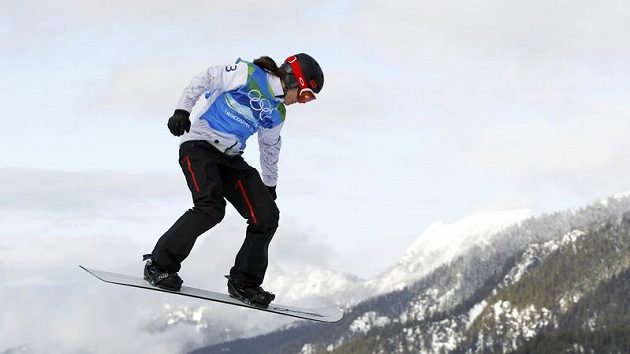 Kanadská showboardcrossařka Maelle Rickerová během olympijského závodu ve Vancouveru Kanadská showboardcrossařka Maelle Rickerová během olympijského závodu ve Vancouveru