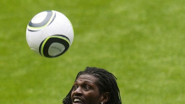 Útočník Emmanuel Adebayor bude hrát za Tottenham. Útočník Emmanuel Adebayor bude hrát za Tottenham.