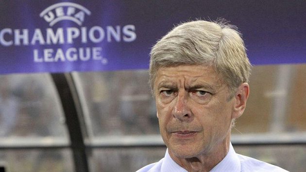 Trenér Arsenalu Arséne Wenger se zatím o místo bát nemusí. Trenér Arsenalu Arséne Wenger se zatím o místo bát nemusí.