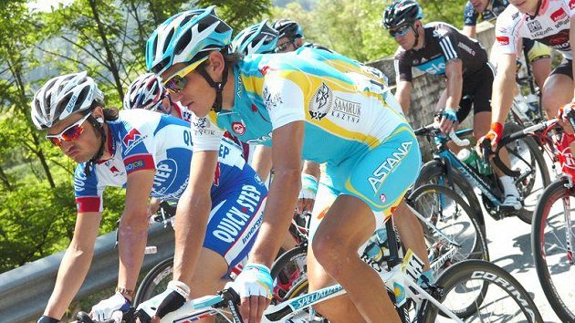 Roman Kreuziger (vpravo) se opět pokusí o ůnik.. Roman Kreuziger (vpravo) se opět pokusí o ůnik..