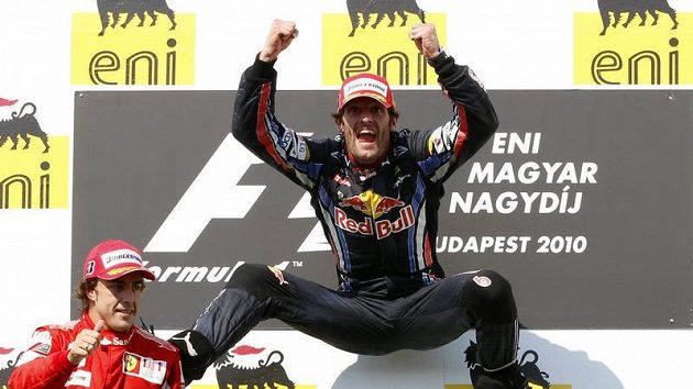Bude se z titulu radovat Alonso (vlevo), nebo Webber? Nebo někdo třetí...? Bude se z titulu radovat Alonso (vlevo), nebo Webber? Nebo někdo třetí...?