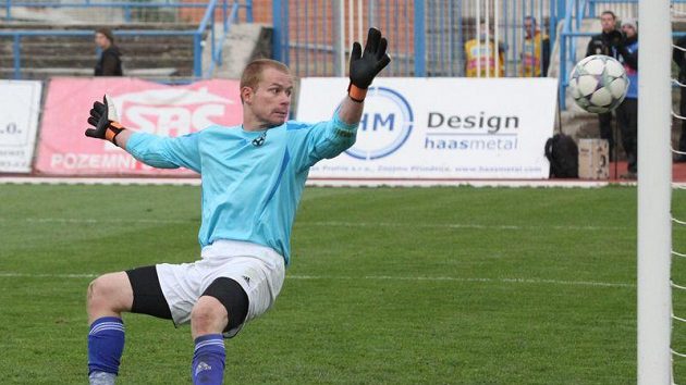 Znojemský brankář Vlastimil Hrubý inkasuje čtvrtý gól v pohárovém duelu se Spartou. Znojemský brankář Vlastimil Hrubý inkasuje čtvrtý gól v pohárovém duelu se Spartou.