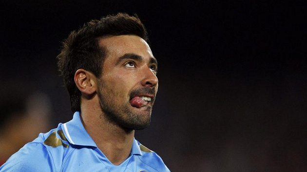 Ofenzivní hvězda Neapole Ezequiel Lavezzi. Ofenzivní hvězda Neapole Ezequiel Lavezzi.