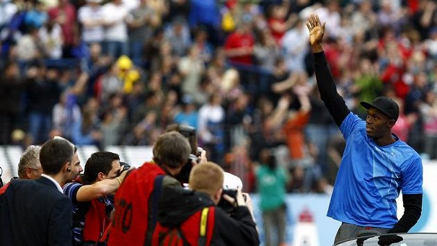 Usain Bolt zdraví diváky na Zlaté tretře v Ostravě Usain Bolt zdraví diváky na Zlaté tretře v Ostravě
