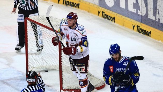 Útočník Jakub Langhammer oblékal dres Sparty. Teď ale bojuje za Slavii. Útočník Jakub Langhammer oblékal dres Sparty. Teď ale bojuje za Slavii.