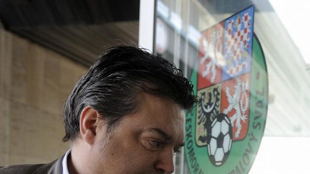 Šéf střížkovského fotbalového klubu Bohemians Praha Karel Kapr s odvoláním neuspěl.. Šéf střížkovského fotbalového klubu Bohemians Praha Karel Kapr s odvoláním neuspěl..