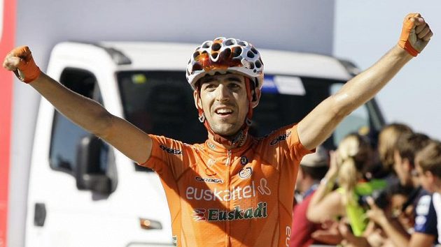 Španělský cyklista Mikel Nieve se raduje z vítězství v 16. etapě Vuelty. Španělský cyklista Mikel Nieve se raduje z vítězství v 16. etapě Vuelty.