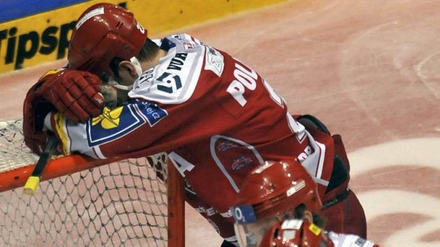 Zklamání třineckých hokejistů po vyřazení z play-off Zklamání třineckých hokejistů po vyřazení z play-off