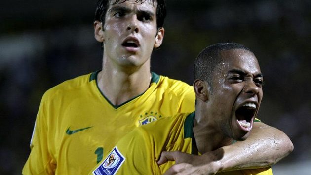 Brazilec Robinho (vpravo). Brazilec Robinho (vpravo).