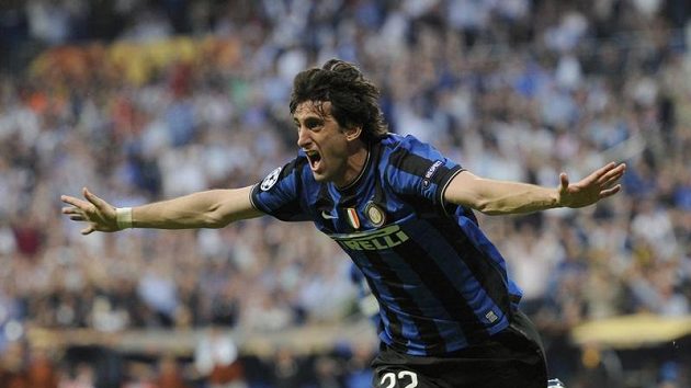 Útočník Interu Milán Diego Milito se raduje z branky do sítě Bayernu Mnichov ve finále Ligy mistrů. Útočník Interu Milán Diego Milito se raduje z branky do sítě Bayernu Mnichov ve finále Ligy mistrů.