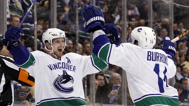 Henrik Sedin (vlevo) je zatím nejproduktivnější. Henrik Sedin (vlevo) je zatím nejproduktivnější.
