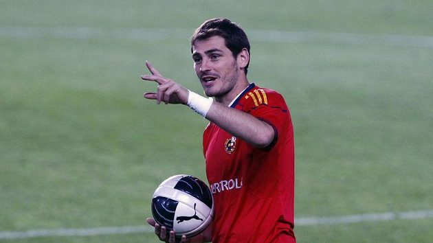 Španělský fotbalový brankář Iker Casillas na tréninku Španělský fotbalový brankář Iker Casillas na tréninku