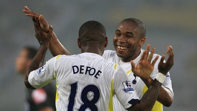 Fotbalisté Tottenhamu se radují. Fotbalisté Tottenhamu se radují.