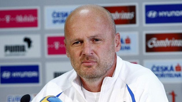 Trenér české fotbalové reprezentace Michal Bílek o cestě do baráže nepochybuje. Trenér české fotbalové reprezentace Michal Bílek o cestě do baráže nepochybuje.