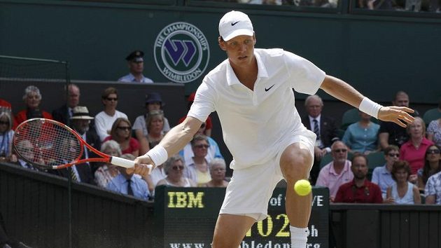 Tomáš Berdych během zápasu s Federerem ve Wimbledonu Tomáš Berdych během zápasu s Federerem ve Wimbledonu
