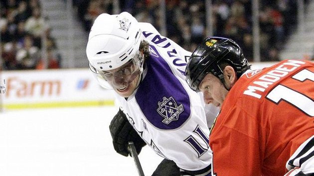 Anže Kopitar (ve světlém dresu) Anže Kopitar (ve světlém dresu)