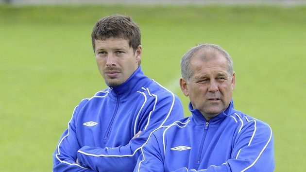 Petr Rada (vpravo), trenér fotbalistů Teplic se svým asistentem Lukášem Přerostem Petr Rada (vpravo), trenér fotbalistů Teplic se svým asistentem Lukášem Přerostem