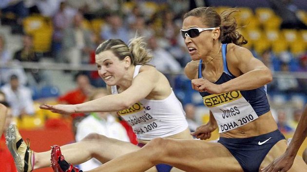 Lucie Škrobáková (vlevo) se v Ostravě utká se slavnou LoLo Jonesovou. Lucie Škrobáková (vlevo) se v Ostravě utká se slavnou LoLo Jonesovou.