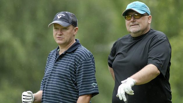 Miroslav Kříž (vpravo) s Ivanem Haškem na golfu. Miroslav Kříž (vpravo) s Ivanem Haškem na golfu.