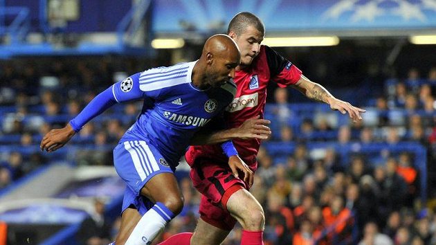Útočník Nicolas Anelka (vlevo) opustí Chelsea a zamíří do Číny. Útočník Nicolas Anelka (vlevo) opustí Chelsea a zamíří do Číny.
