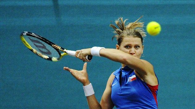 Lucie Šafářová získala první bod českého týmu v duelu s Danielou Hantuchovou. Lucie Šafářová získala první bod českého týmu v duelu s Danielou Hantuchovou.