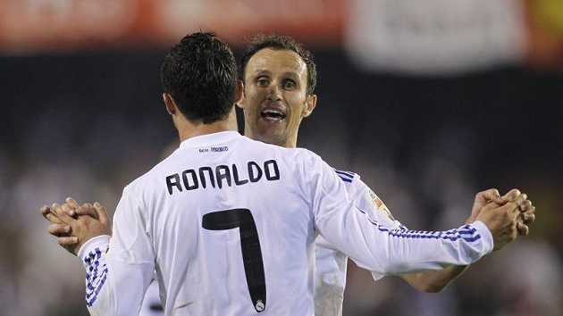 Cristiano Ronaldo se raduje z gólu. Cristiano Ronaldo se raduje z gólu.