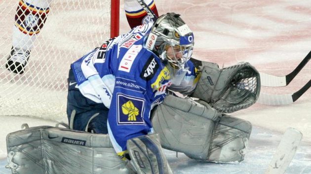 Finský brankář ve službách Komety Brno Sasu Hovi zasahuje. Finský brankář ve službách Komety Brno Sasu Hovi zasahuje.