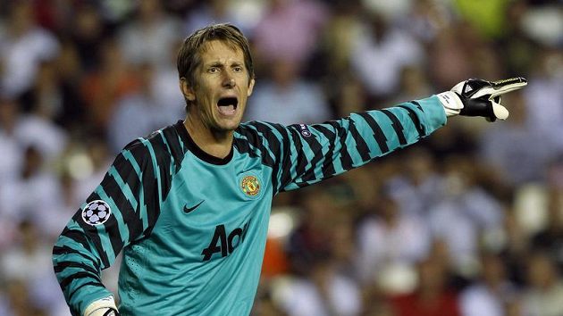 Brankář Manchesteru United Edwin Van der Sar nastoupí ve finále Ligy mistrů k poslednímu zápasu v životě. Brankář Manchesteru United Edwin Van der Sar nastoupí ve finále Ligy mistrů k poslednímu zápasu v životě.