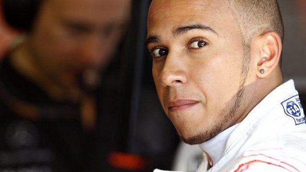 Pilot McLarenu Lewis Hamilton Pilot McLarenu Lewis Hamilton