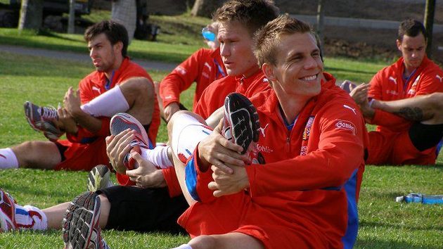 Bořek Dočkal (druhý zprava) během tréninku české reprezentace do 21 let na evropském šampionátu v Dánsku. Bořek Dočkal (druhý zprava) během tréninku české reprezentace do 21 let na evropském šampionátu v Dánsku.