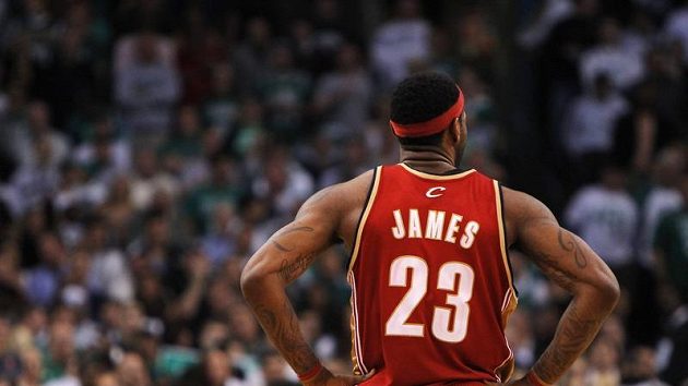 LeBronu Jamesovi nemůže Cleveland přijít na jméno. LeBronu Jamesovi nemůže Cleveland přijít na jméno.