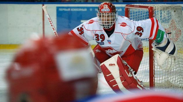 Brankář Spartaku Moskva Dominik Hašek Brankář Spartaku Moskva Dominik Hašek