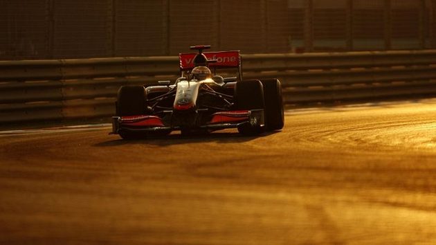 Lewis Hamilton během kvalifikace v Abú Zabí. Lewis Hamilton během kvalifikace v Abú Zabí.