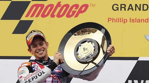 Casey Stoner se raduje z vítězství ve Velké ceně Austrálie. Casey Stoner se raduje z vítězství ve Velké ceně Austrálie.