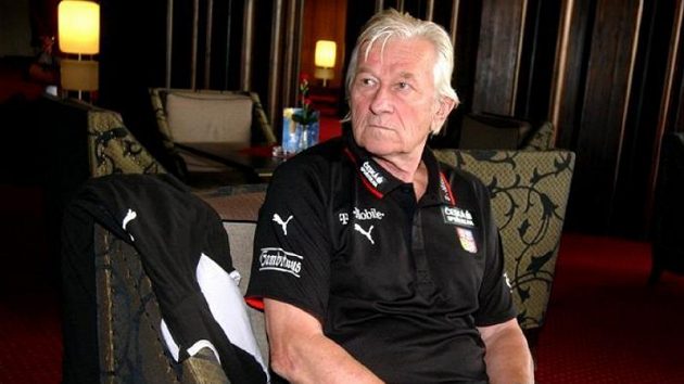 Karel Brückner na srazu fotbalové reprezentace Karel Brückner na srazu fotbalové reprezentace
