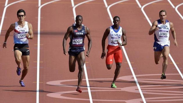 Zleva desetibojaři Keisuke Ushiro z Japonska, Jangy Addy z Libérie, Leonel Suarez z Kuby a Roman Šebrle během běhu na 100 metrů. Zleva desetibojaři Keisuke Ushiro z Japonska, Jangy Addy z Libérie, Leonel Suarez z Kuby a Roman Šebrle během běhu na 100 metrů.