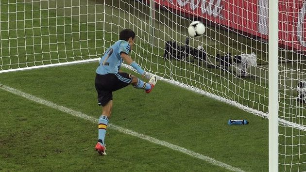 Jesús Navas střílí gól do chorvatské sítě. Jesús Navas střílí gól do chorvatské sítě.