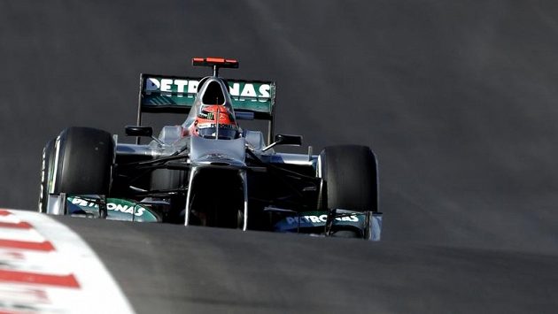 Jezdec formule 1 Michael Schumacher ze stáje Mercedes. Jezdec formule 1 Michael Schumacher ze stáje Mercedes.